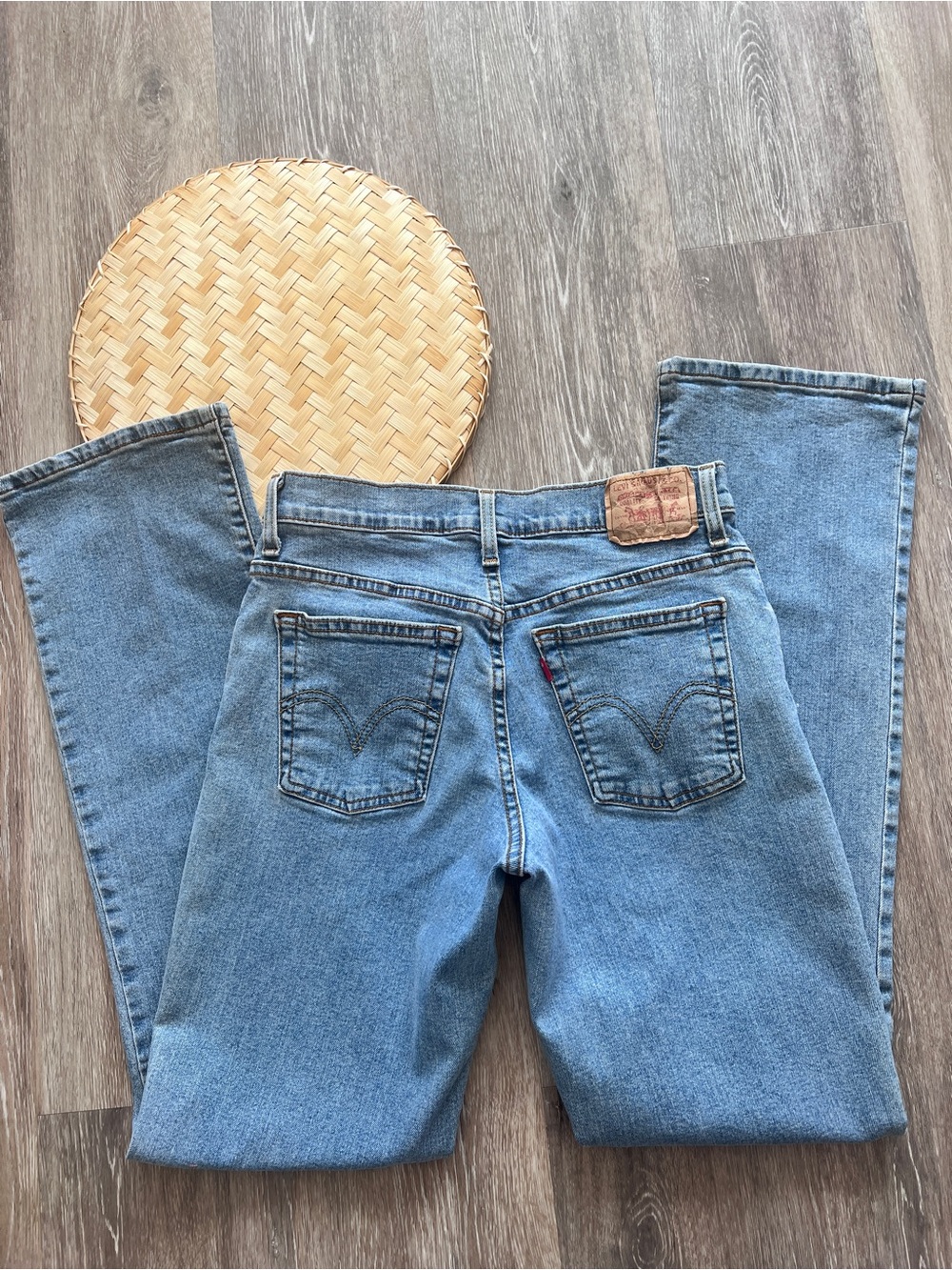 Vintage Y2K Levi’s 550 boot cut jeans w/ stretch